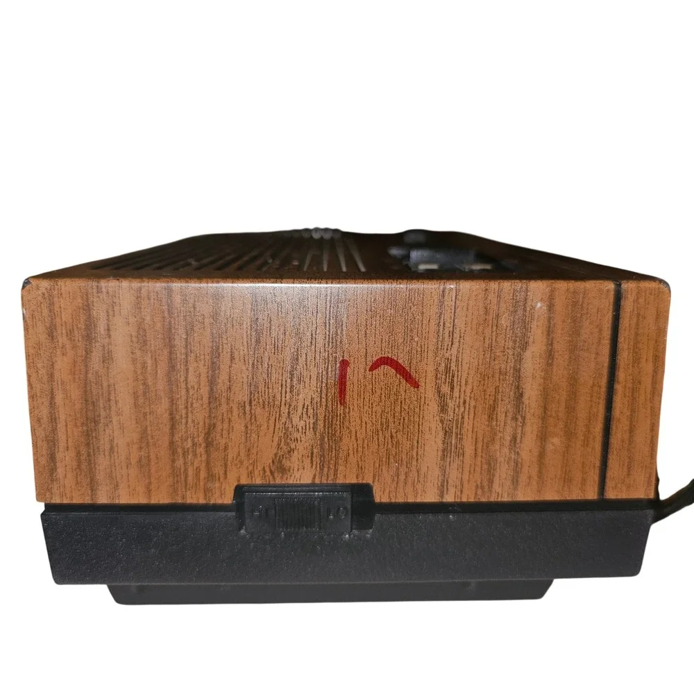 Vintage General Electric AM/FM Digital Clock Radio Walnut Grain 7-4640D analog